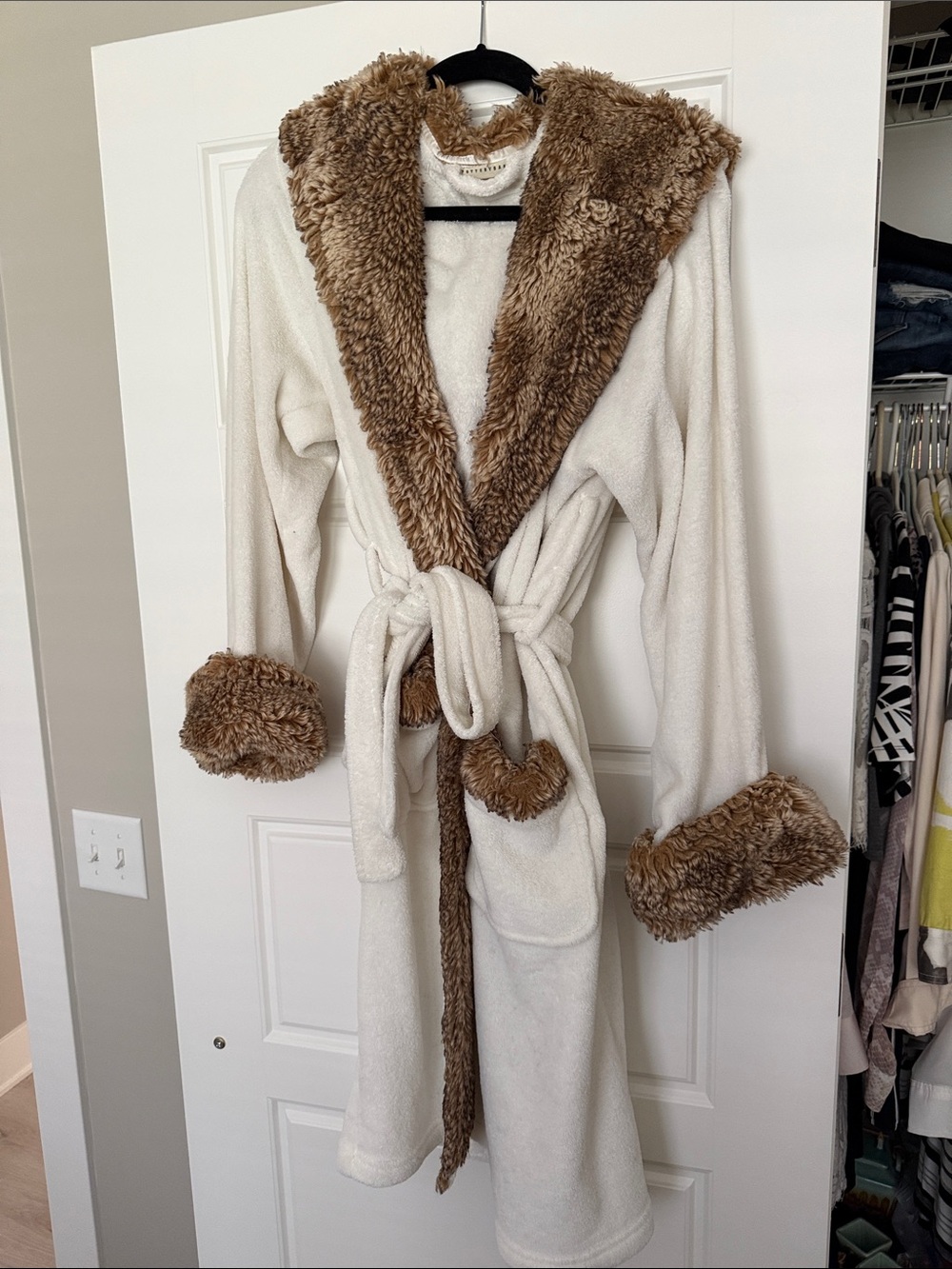 Pottery Barn Cream Robe with Brown Faux Fur Trimmed Collar and Cuffs